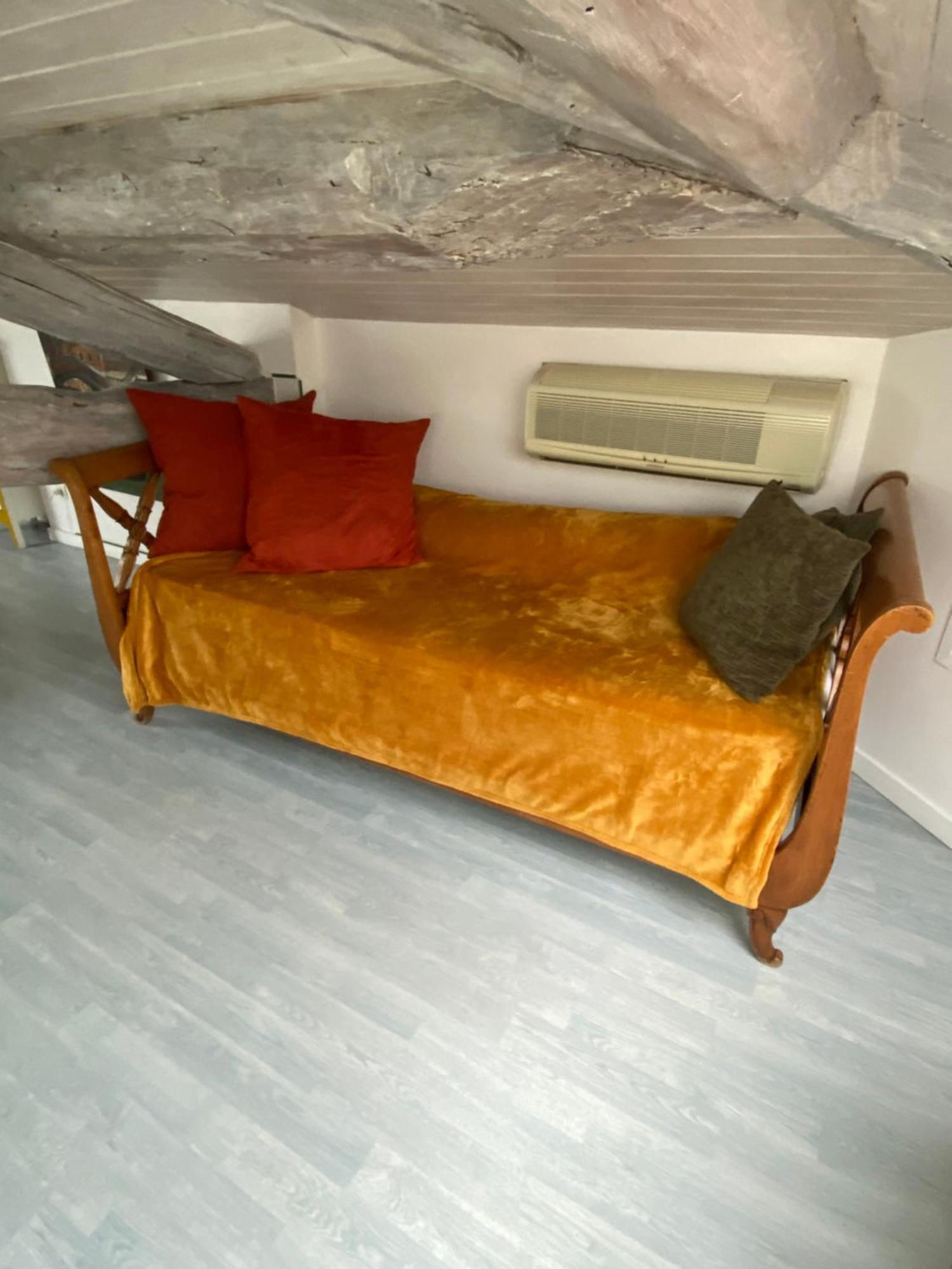 B&B Insolite Entre Lyon Et Aeroport Pusignan Buitenkant foto